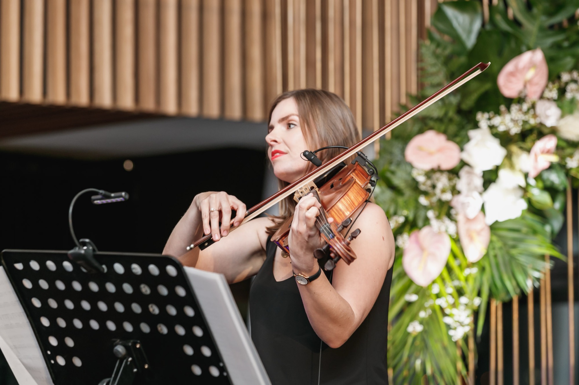 Violinist with florals at a wedding